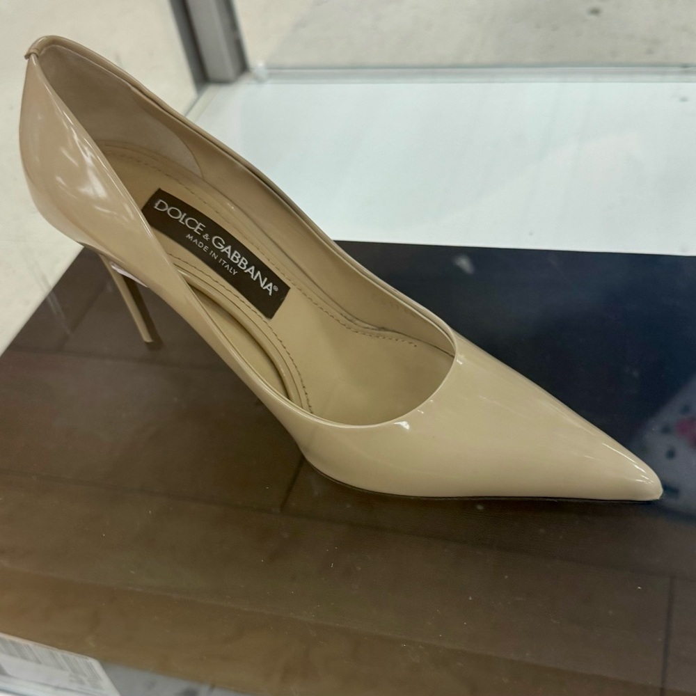 Dolce & Gabbana Women's Cream Pumps